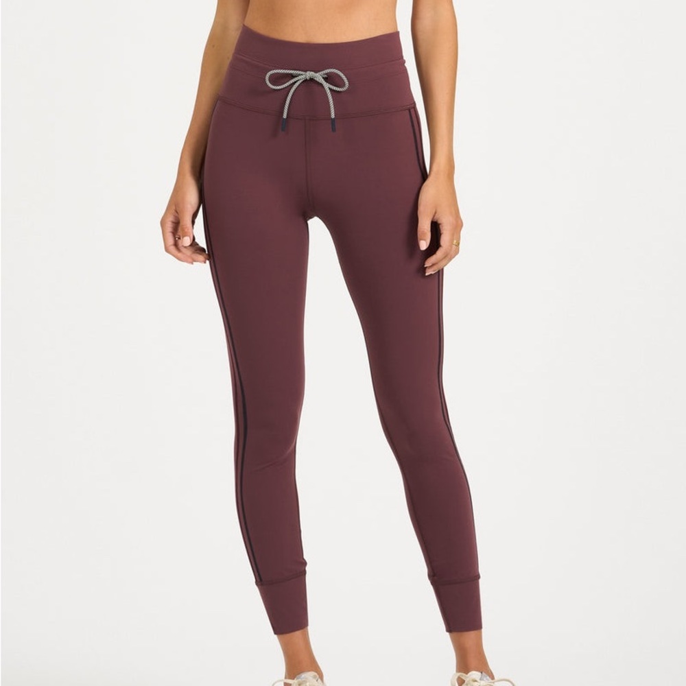 Vuori Daily Sport Leggings Size M Color Fig NWT